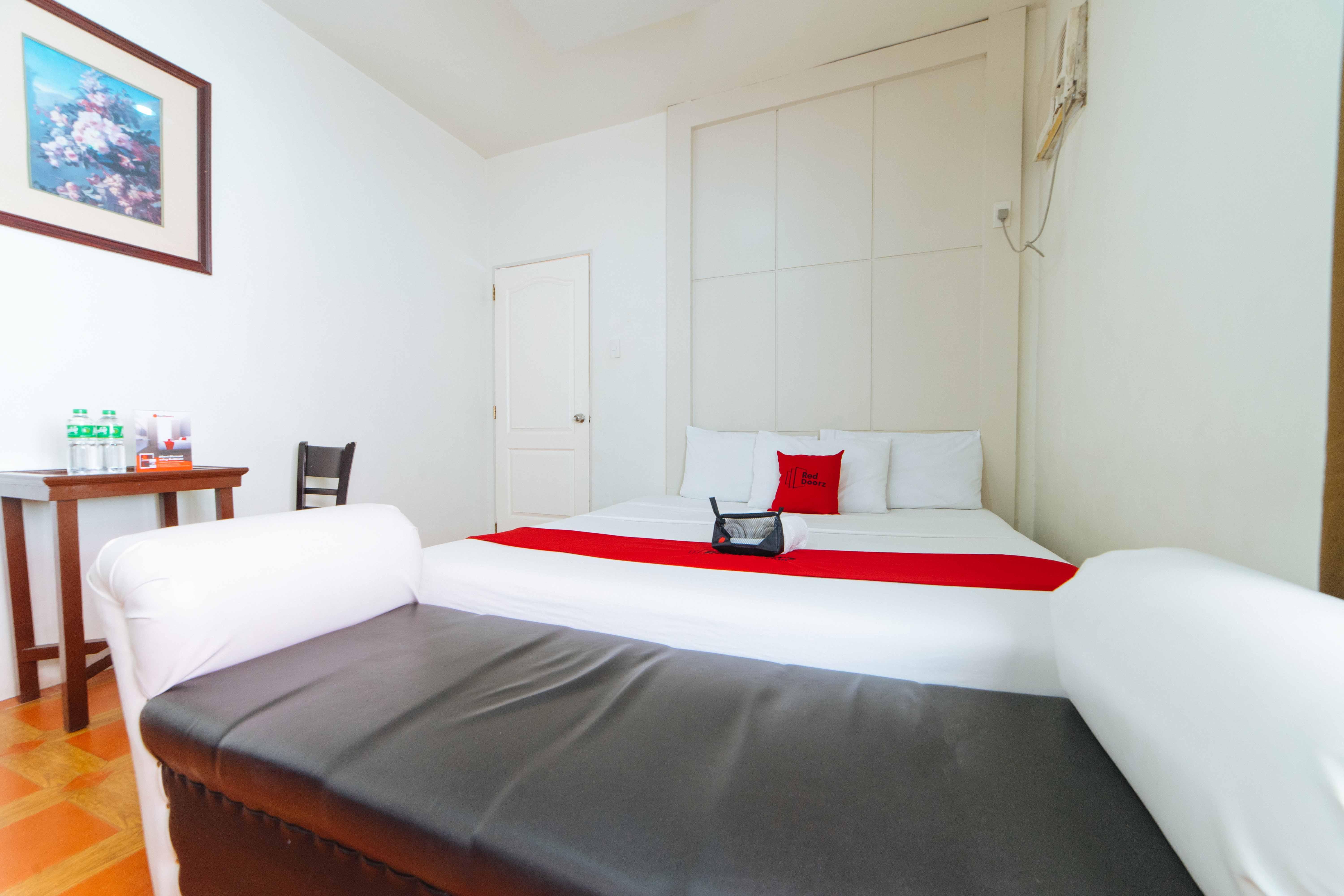 Reddoorz Near Walking Street Angeles City Екстериор снимка