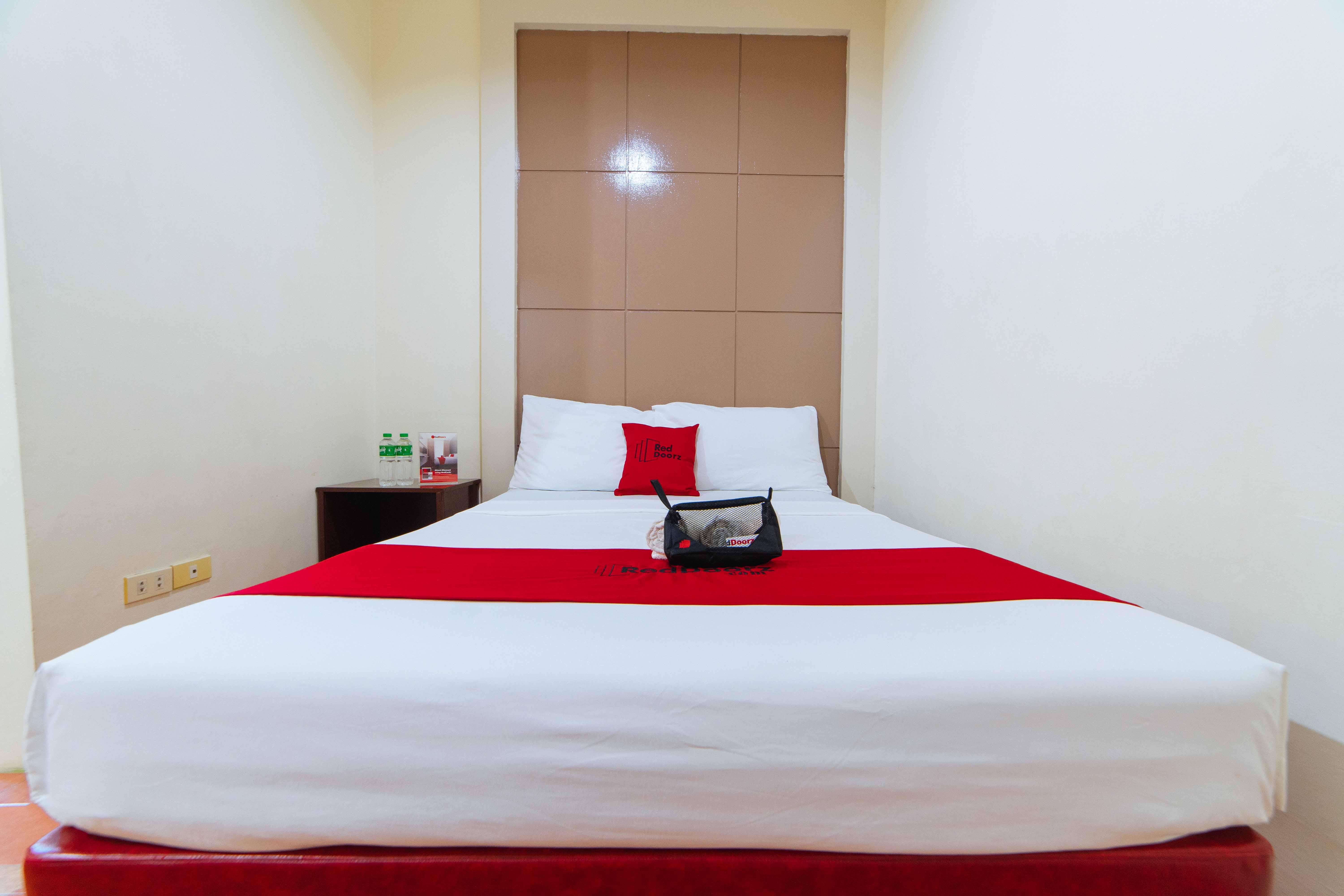 Reddoorz Near Walking Street Angeles City Екстериор снимка
