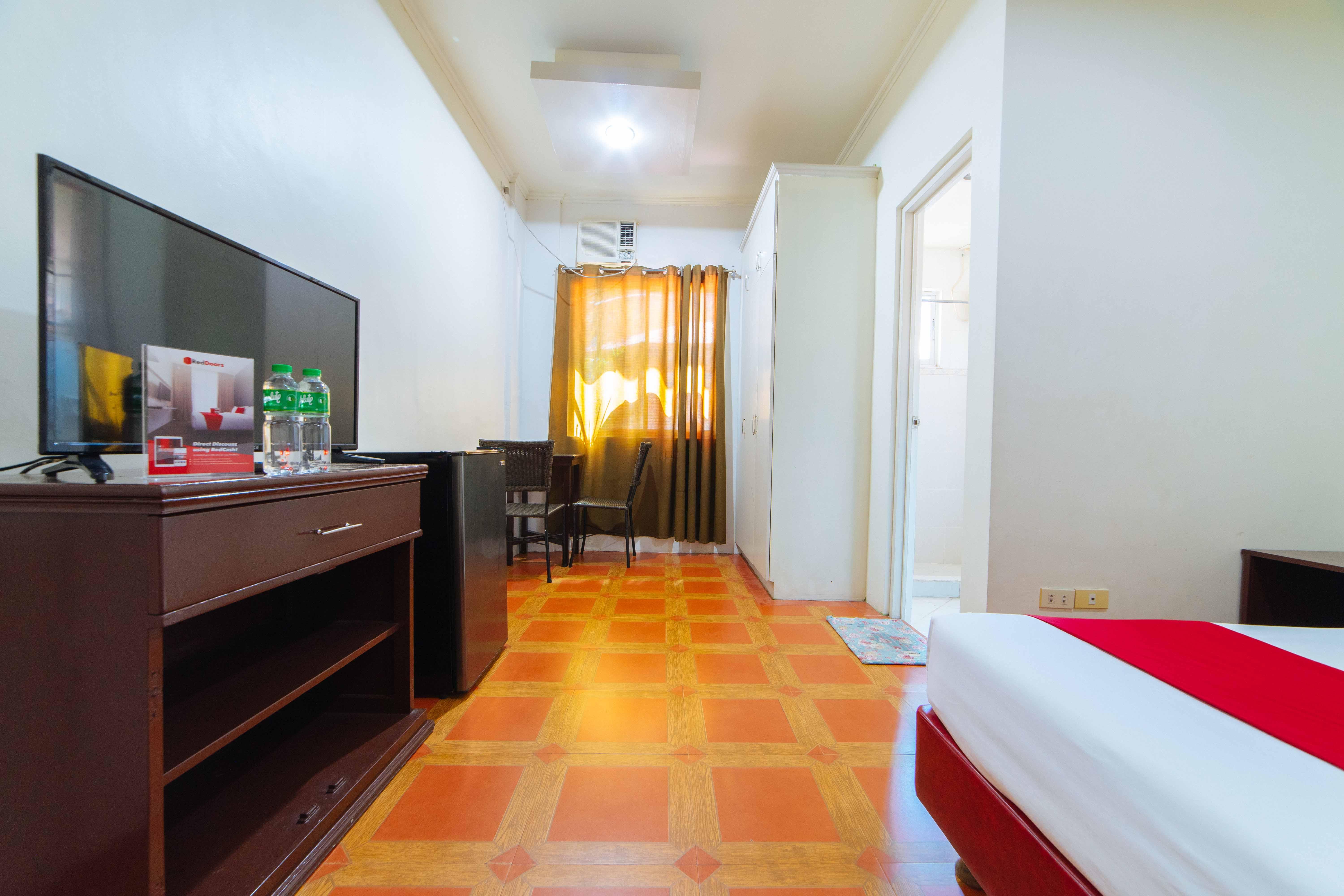 Reddoorz Near Walking Street Angeles City Екстериор снимка