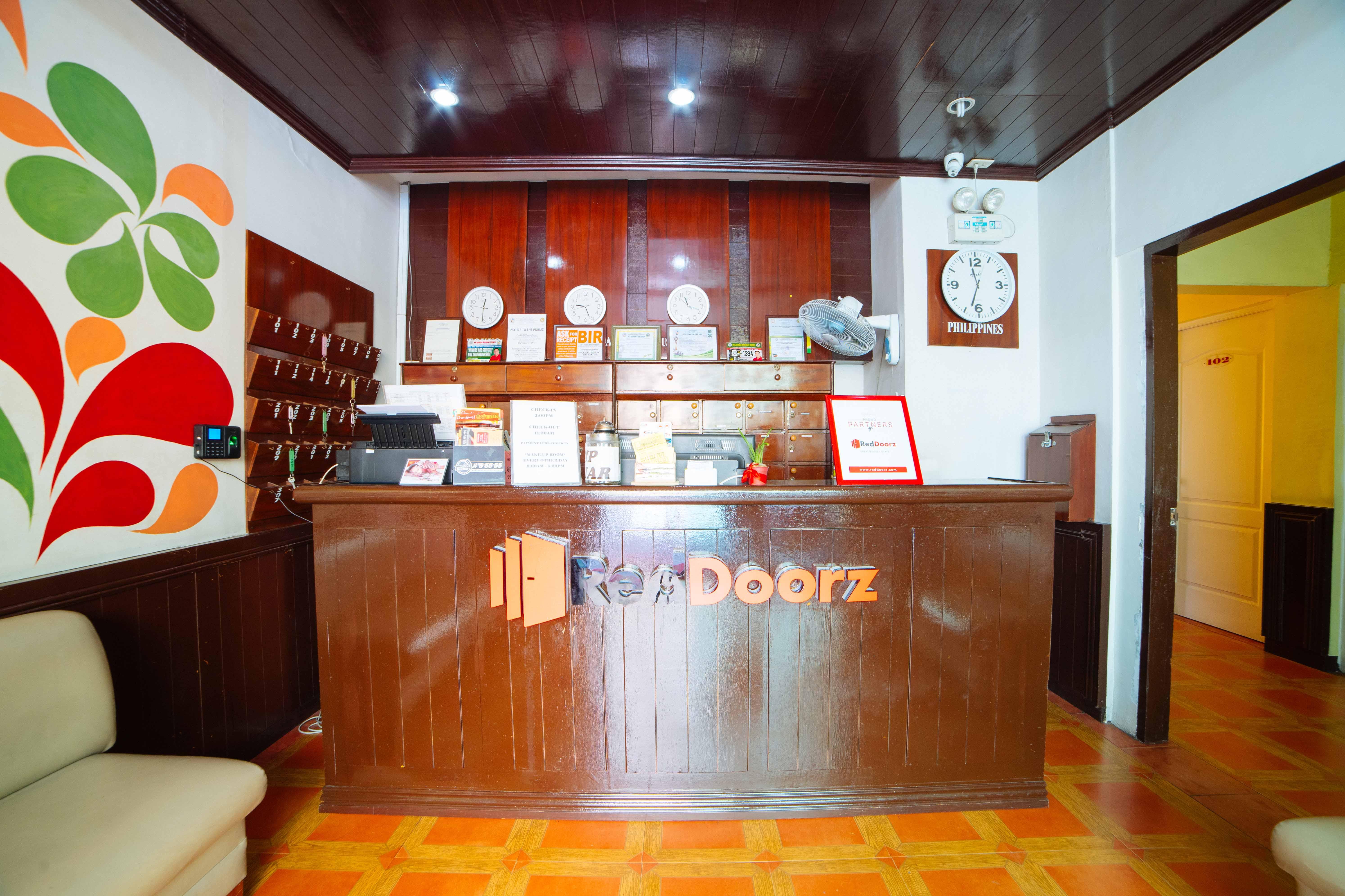Reddoorz Near Walking Street Angeles City Екстериор снимка
