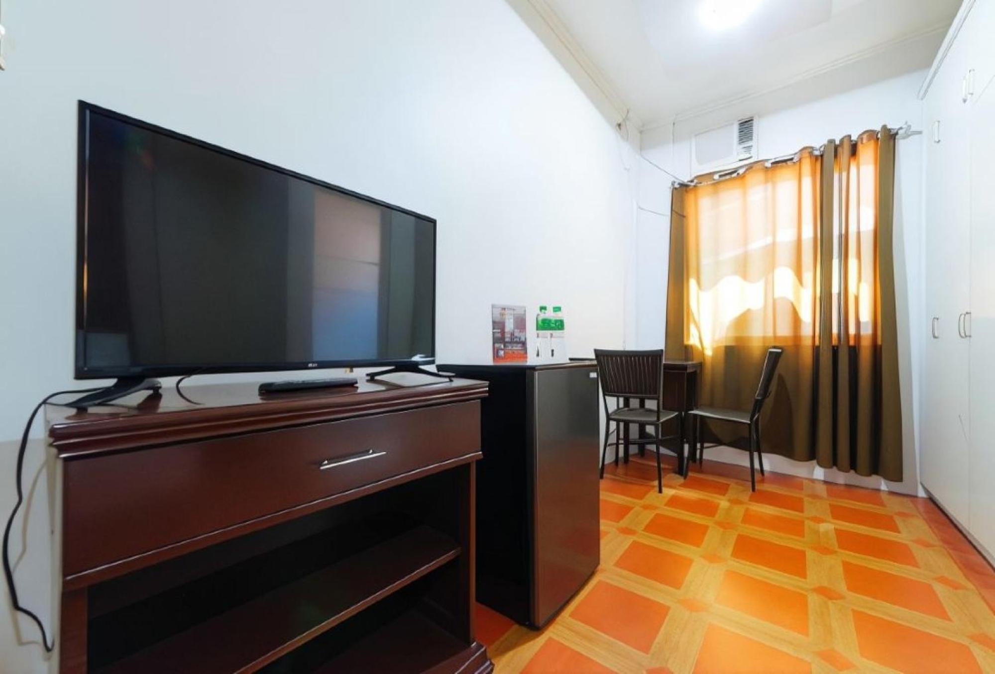 Reddoorz Near Walking Street Angeles City Екстериор снимка